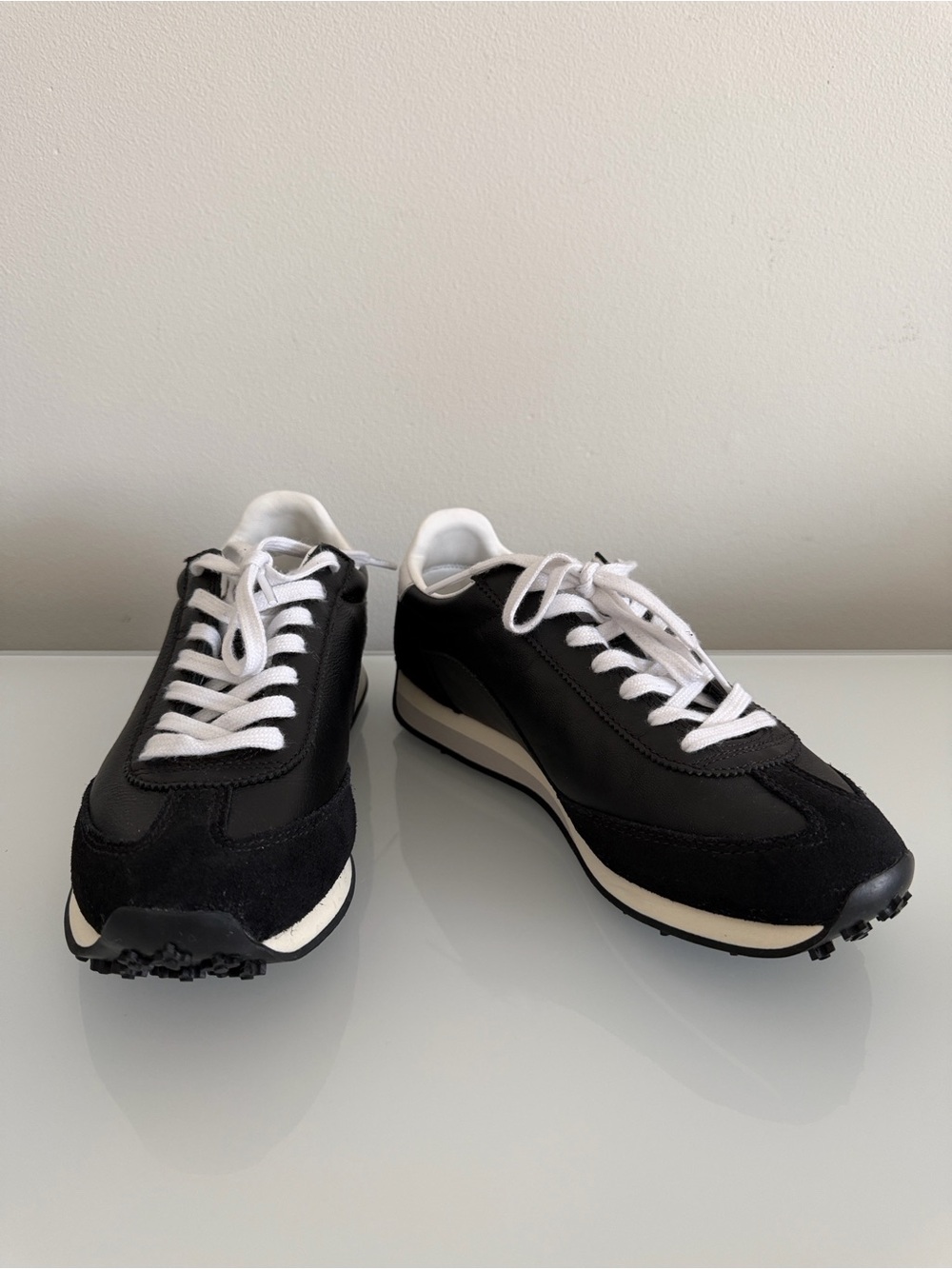 Onitsuka Tiger - Black / Graphite Grey EDR CL Unisex Laced Sneakers
